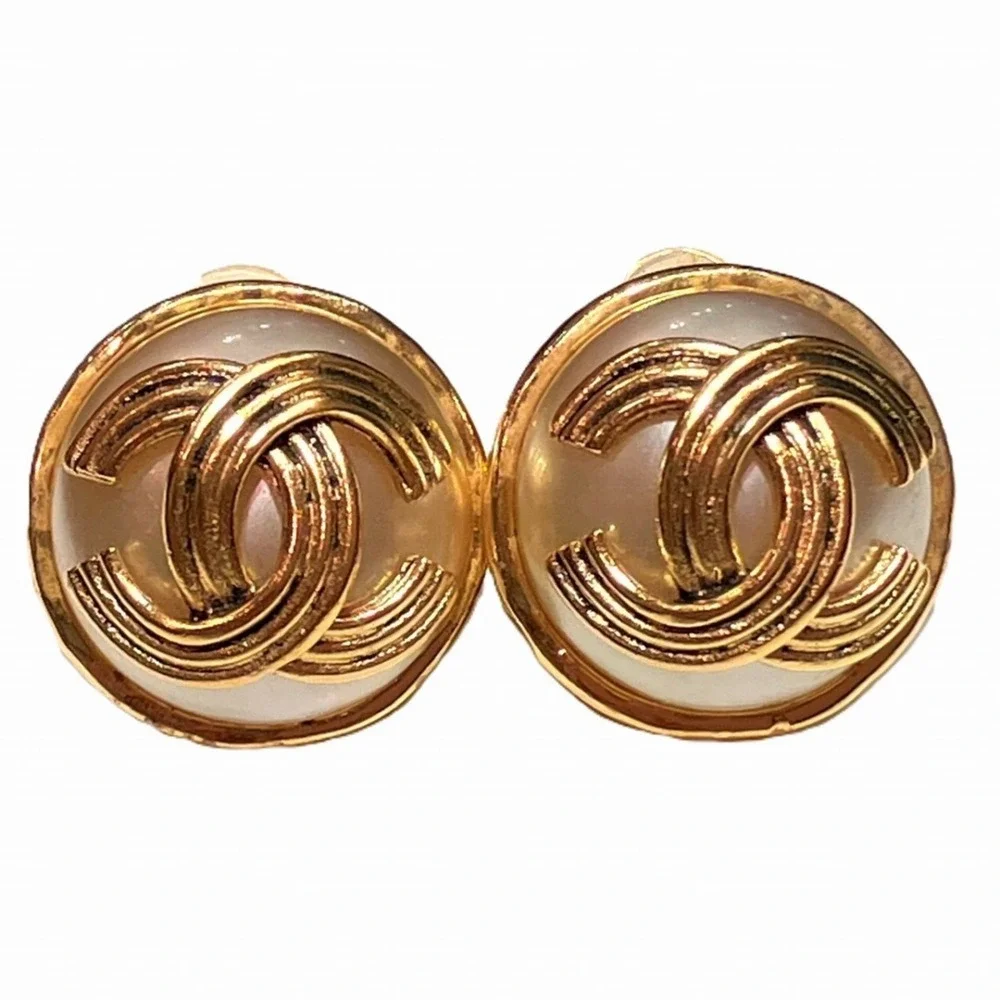 CHANEL Gold Pearl Earrings